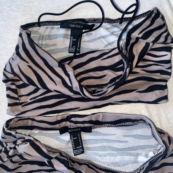 Two piece - Picture 2 of 3